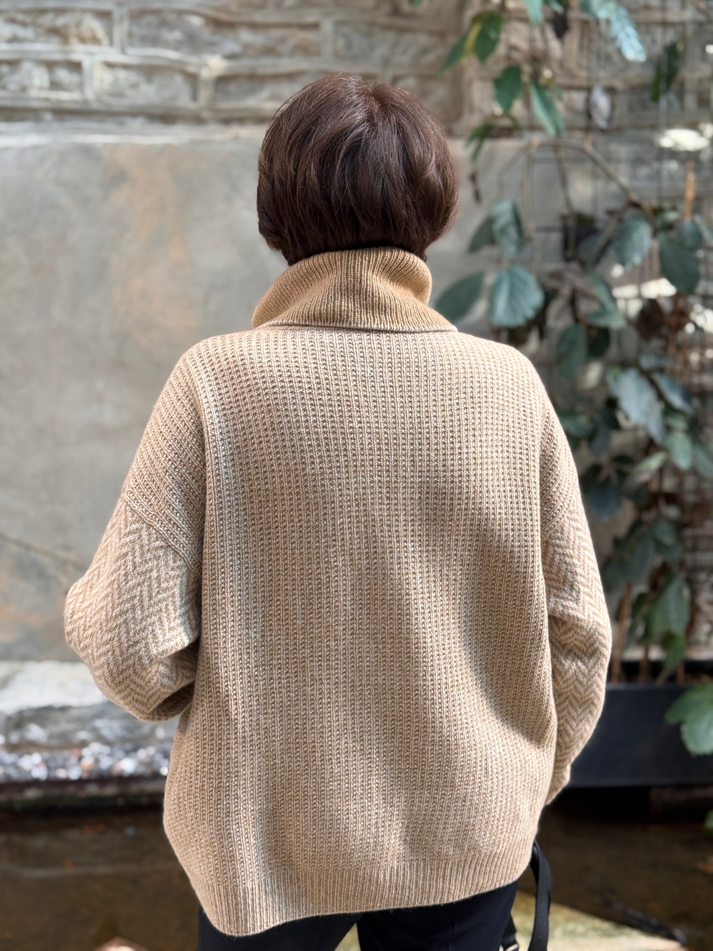 Cardigan with jacquard sleeves