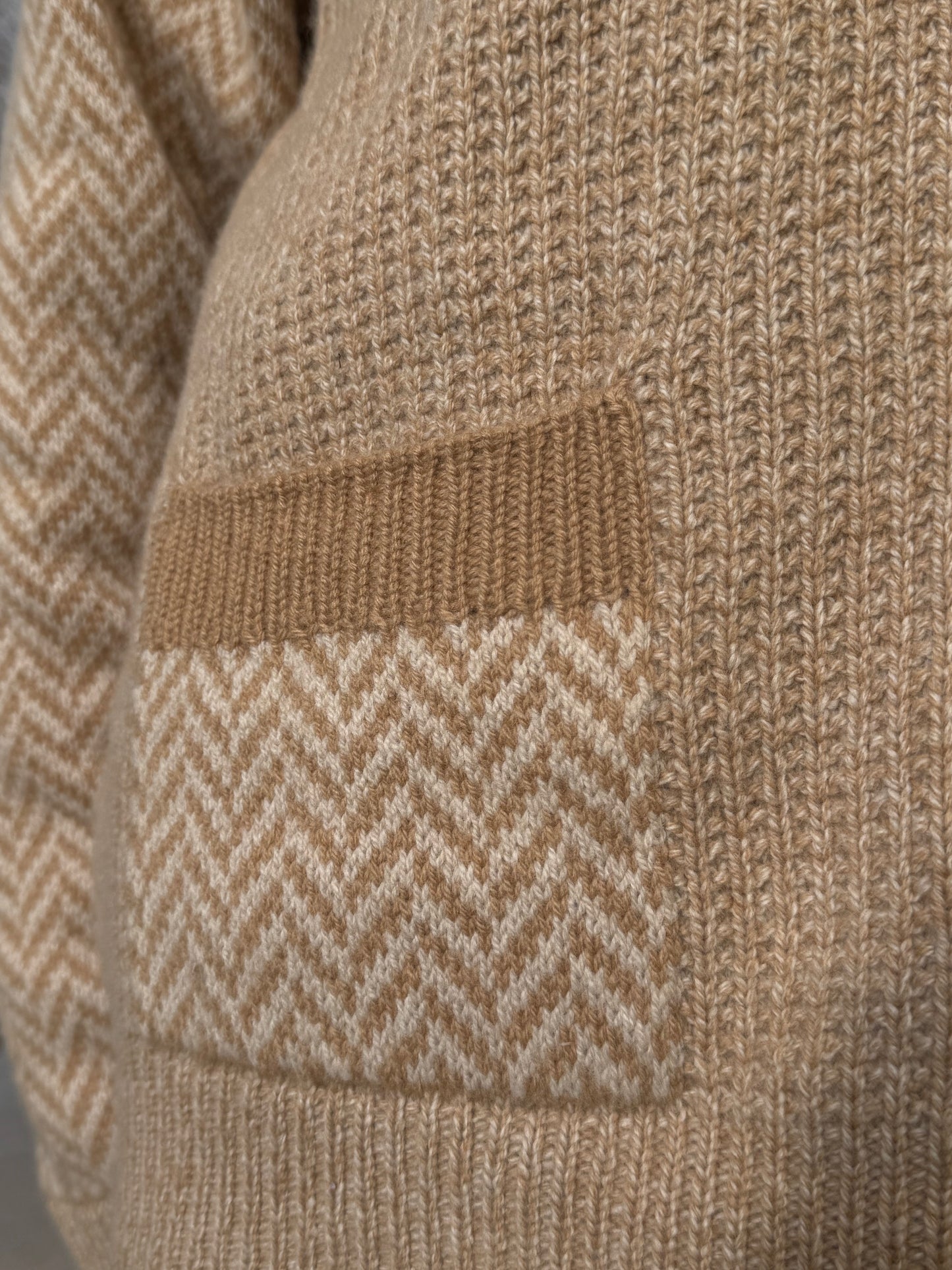 Cardigan with jacquard sleeves