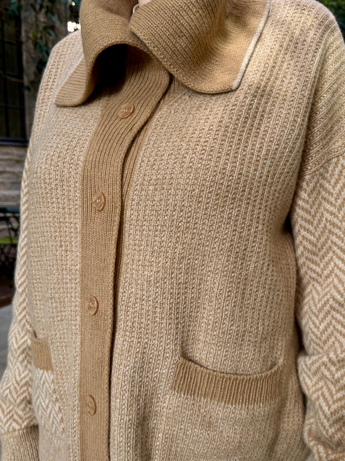 Cardigan with jacquard sleeves