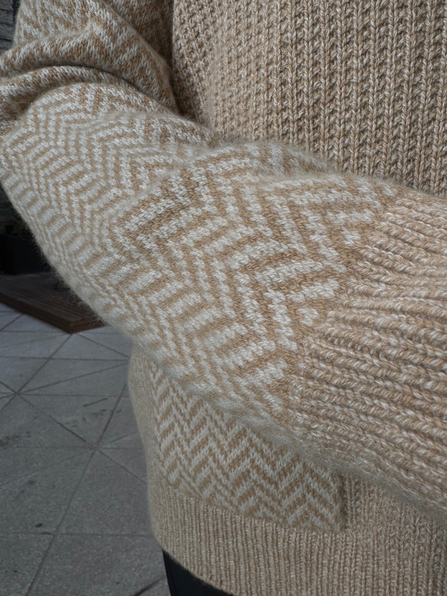 Cardigan with jacquard sleeves